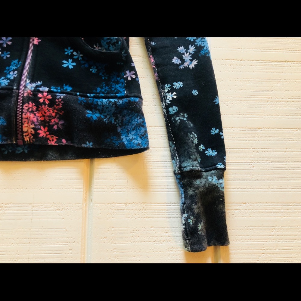 Lululemon - Picture 3 of 7